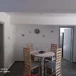 Simbas House דירה לאונידיון