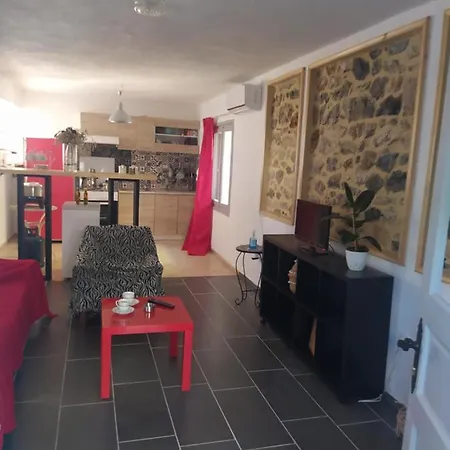 Simbas House * Leonidio