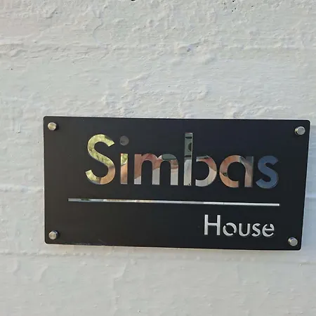 Simbas House Apartament *